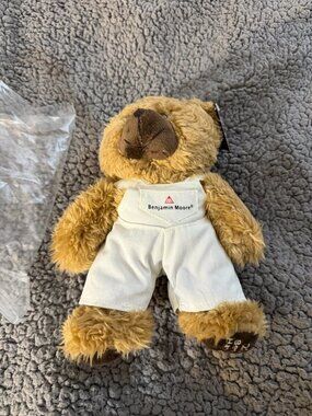 2019 Berkshire Hathaway Shareholders Meeting Benjamin Moore Bear NWT Buffett
